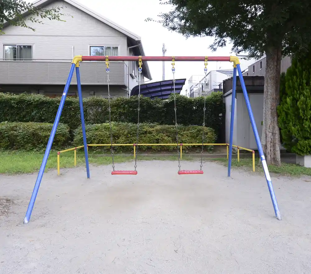 扇中央公園のブランコ