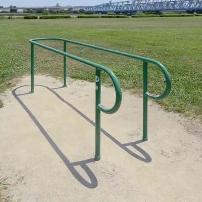 平行棒：虹の広場（荒川河川敷）