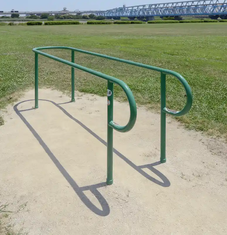 平行棒：虹の広場（荒川河川敷）