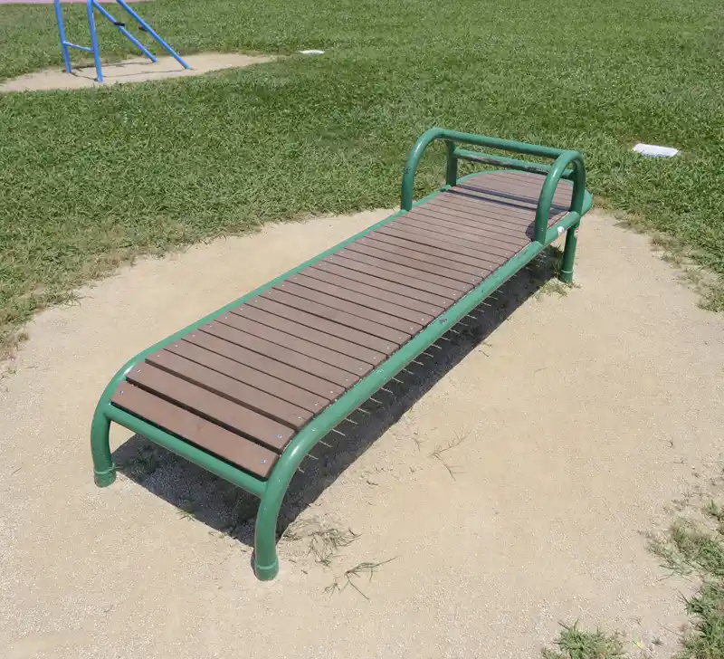 腹筋ベンチ：虹の広場（荒川河川敷）