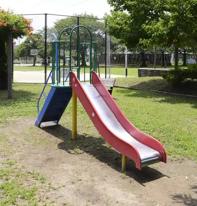 皿沼公園の滑り台