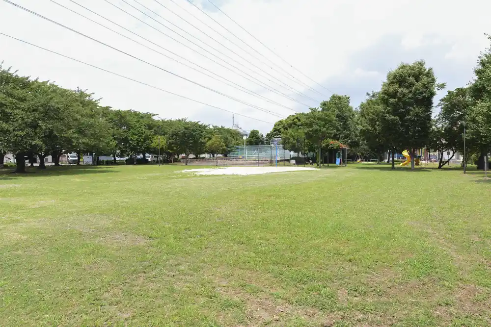 皿沼公園の多目的広場