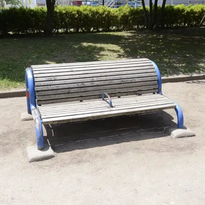 背伸ばしベンチ（関屋公園）