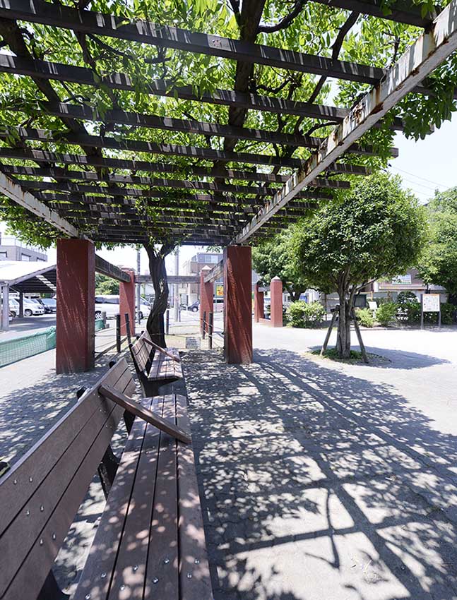 多目的広場のベンチ（千住公園）