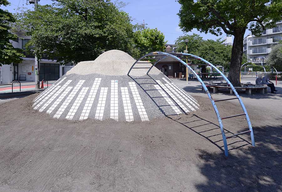 山の遊具（千住旭公園）