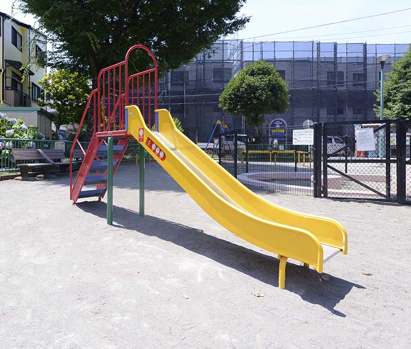 滑り台（千住旭公園）
