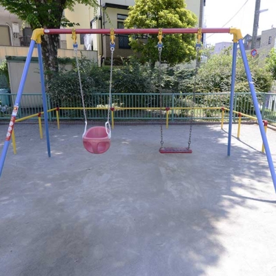 幼児用ブランコ（千住旭公園）