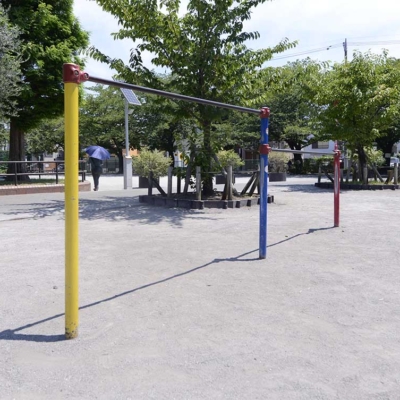 鉄棒（千住旭公園）