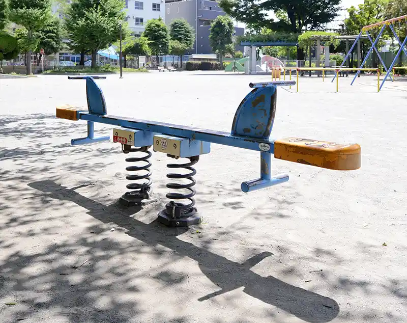 senjuhigashimachi-playground-equipment-1 シーソー(千住東町公園)