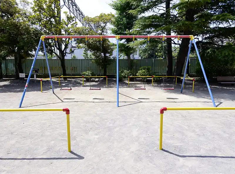 ブランコ（千住東町公園）