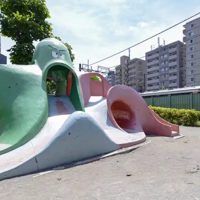 senjuhigashimachi-playground-equipment-7 タコの滑り台と電車(千住東町公園)