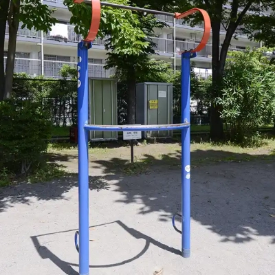 senjuhigashimachi-training-3 ぶら下がり健康器具(千住東町公園)