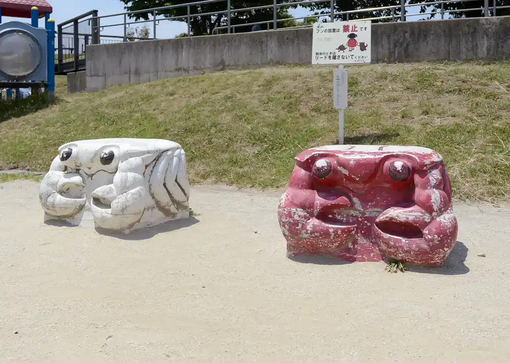 カニの象形遊具（千住桜木町公園）