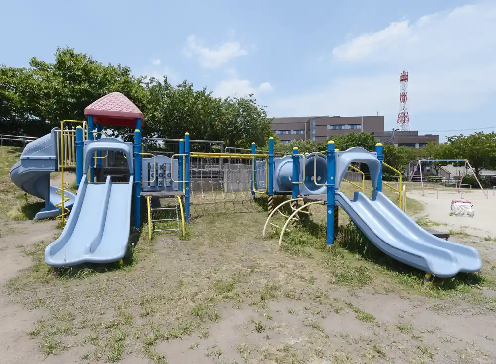 コンビネーション遊具（千住桜木町公園）
