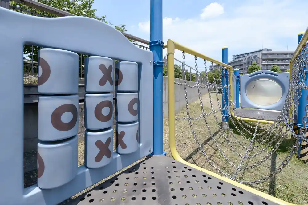 senjusakura-playground-equipment-5 コンビネーション遊具のアスレチック(千住桜木町公園)