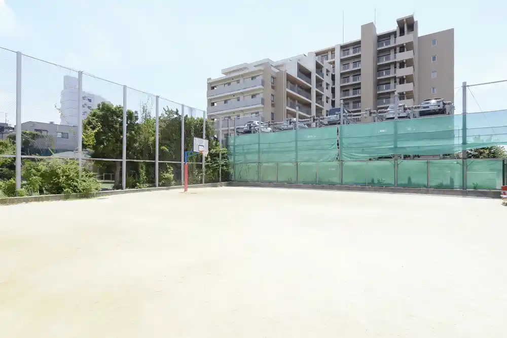 ボールで遊べる多目的広場（千住桜木町公園）
