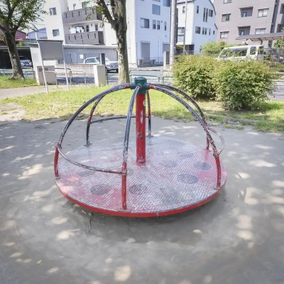 鹿浜東公園の回転遊具