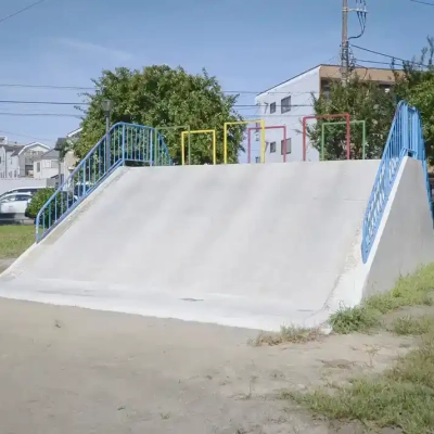 島糀屋公園の大きな滑り台