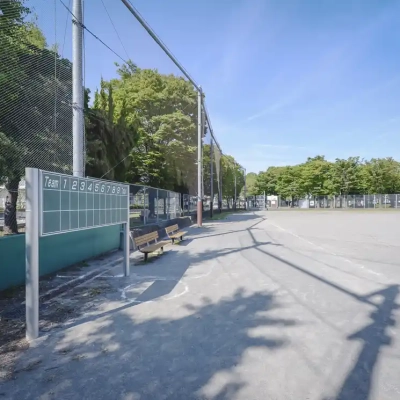 島糀屋公園のグラウンドにある野球設備