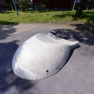 クジラの滑り台（島根公園）