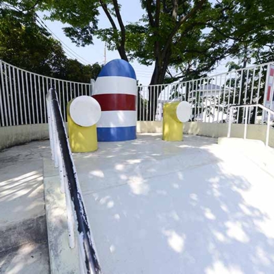 船をモチーフにした滑り台（島根公園）