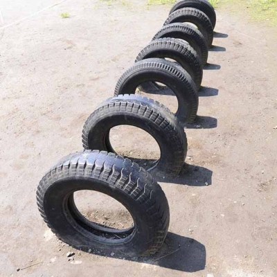 タイヤ遊具（島根公園）