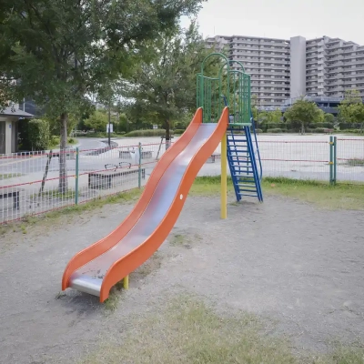 新田稲荷公園の滑り台