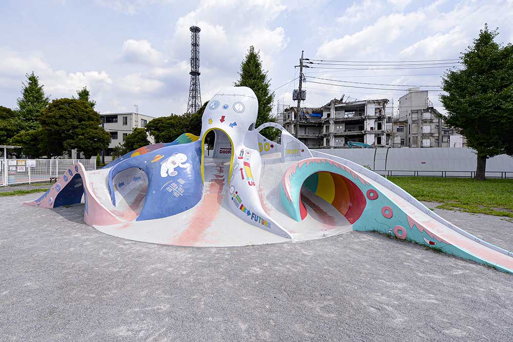 タコ滑り台（新西新井公園）