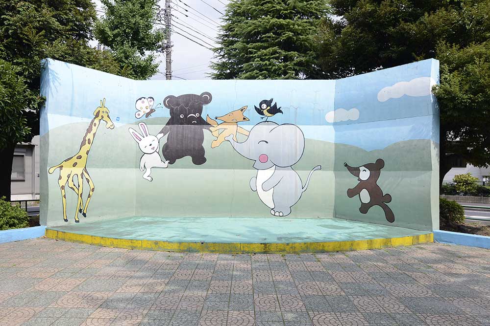 ステージ（新西新井公園）