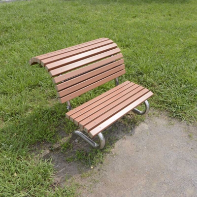 背伸ばしベンチ（新西新井公園）