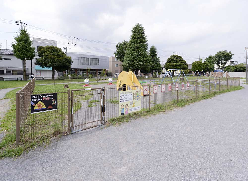 フェンスで囲われた幼児コーナー（新西新井公園）