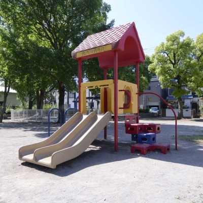 幼児用滑り台（下の公園）