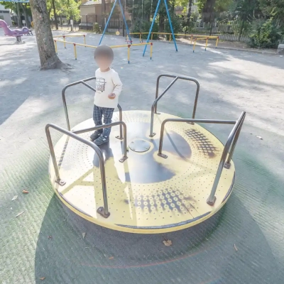 砂原第一公園にある回転遊具