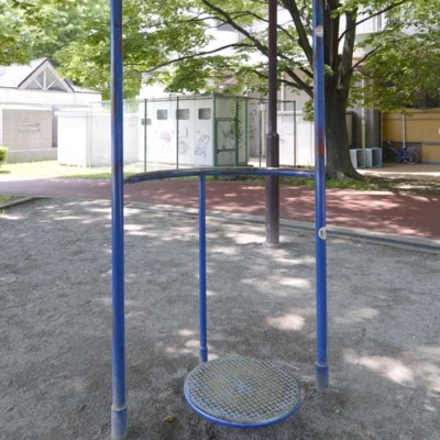 腰回し健康器具（総合スポーツセンター公園）