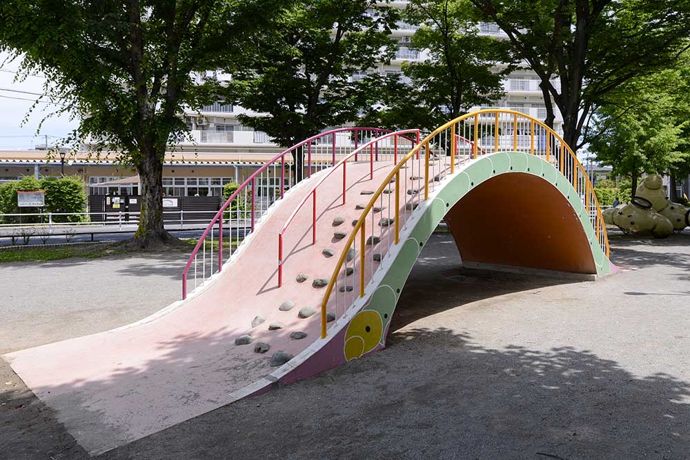 takenoduka1-playground-equipment-1 大きな滑り台(竹の塚第一公園)