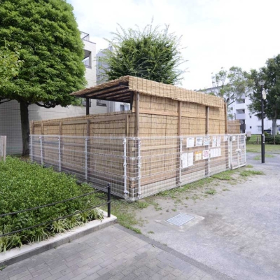 じゃぶじゃぶ池は外から見れないので安心