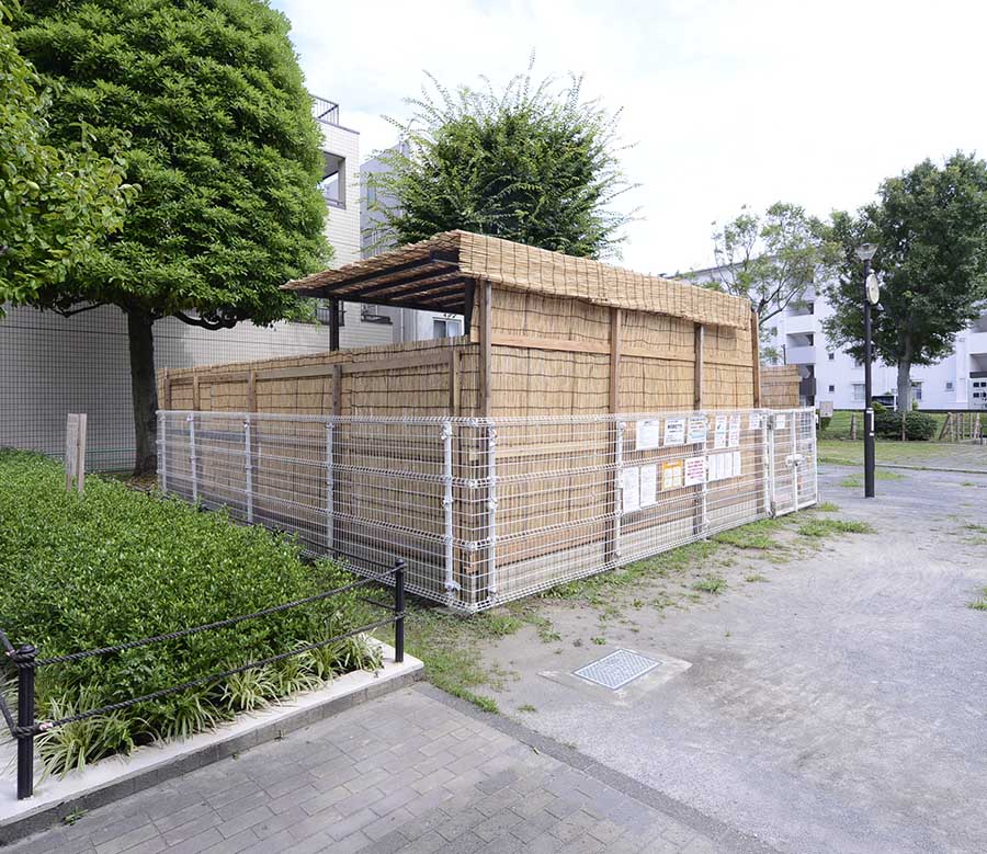 じゃぶじゃぶ池は外から見れないので安心
