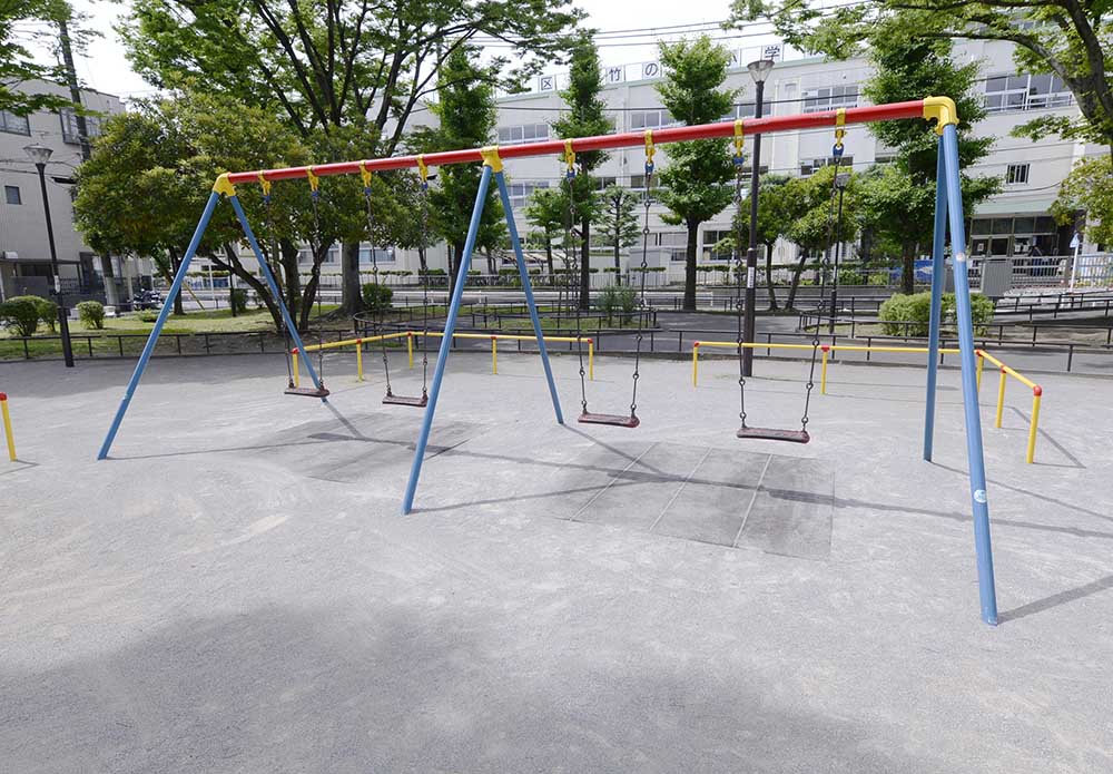 takenoduka8-playground-equipment-5 ブランコ(竹の塚第八公園)