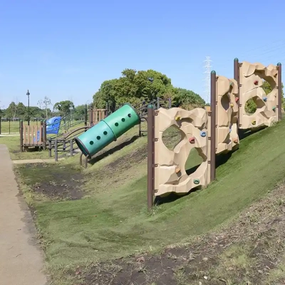 冒険の丘にあるアスレチック（舎人公園）