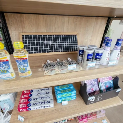 売店の売り物、油・調味料・アルミホイル（舎人公園のバーベキュー広場）