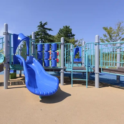 幼児向け滑り台（舎人公園）