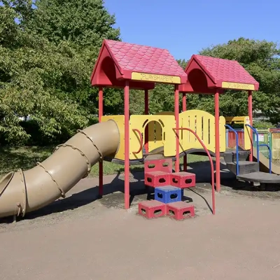 幼児用滑り台（舎人公園にある幼児公園）