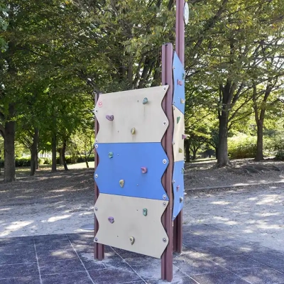 クライミング遊具（舎人公園にある幼児公園）