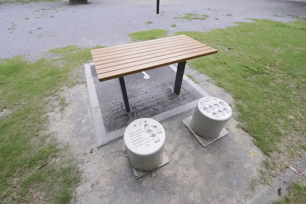 舎人いきいき公園のベンチ