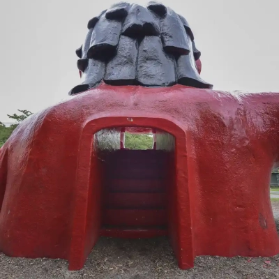 舎人いきいき公園にある鬼の滑り台