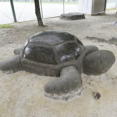 舎人いきいき公園の亀のオブジェ