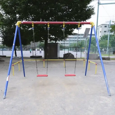 舎人いきいき公園のブランコ