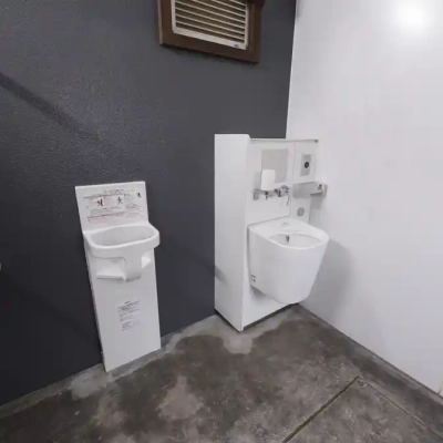 舎人いきいき公園のトイレにあるベビーチェアー