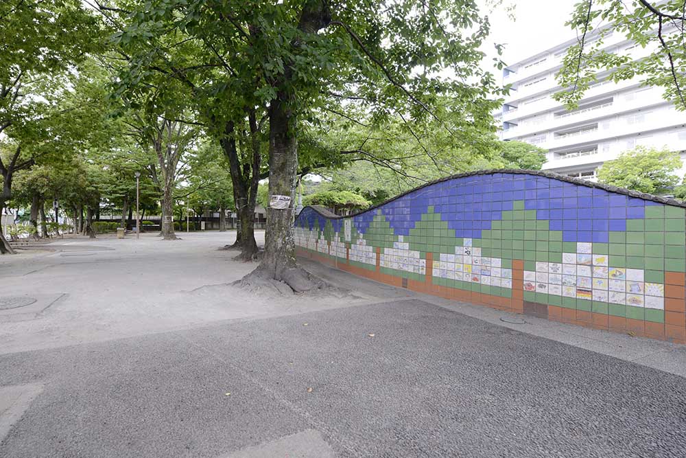 タイルの壁画（東和親水公園）