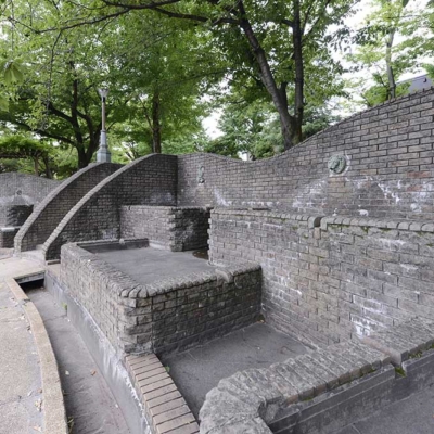 段々畑風の噴水（東和親水公園）